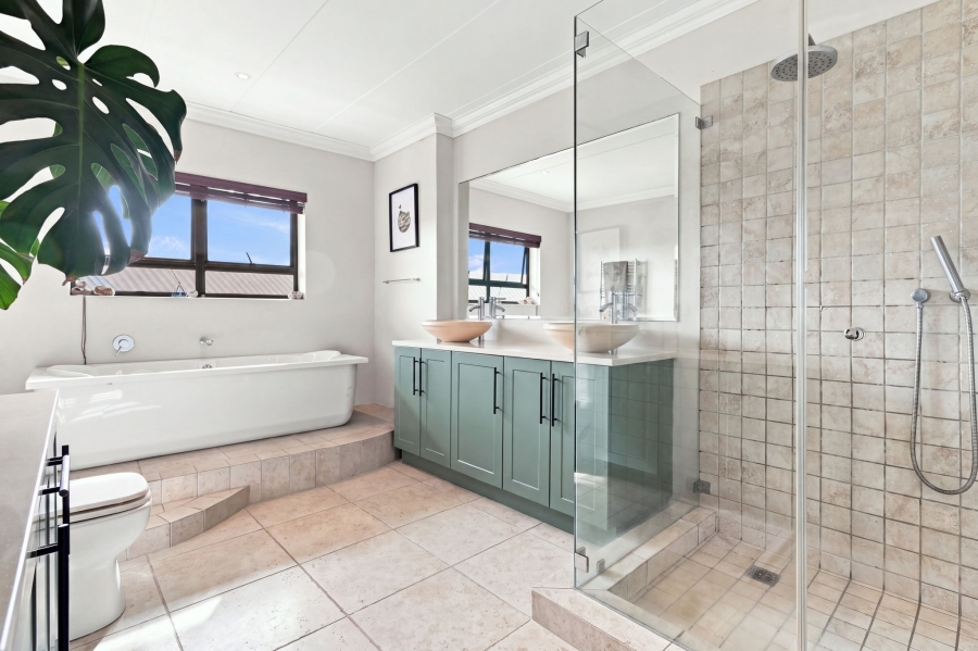 5 Bedroom Property for Sale in Stonehurst Mountain Estate Western Cape